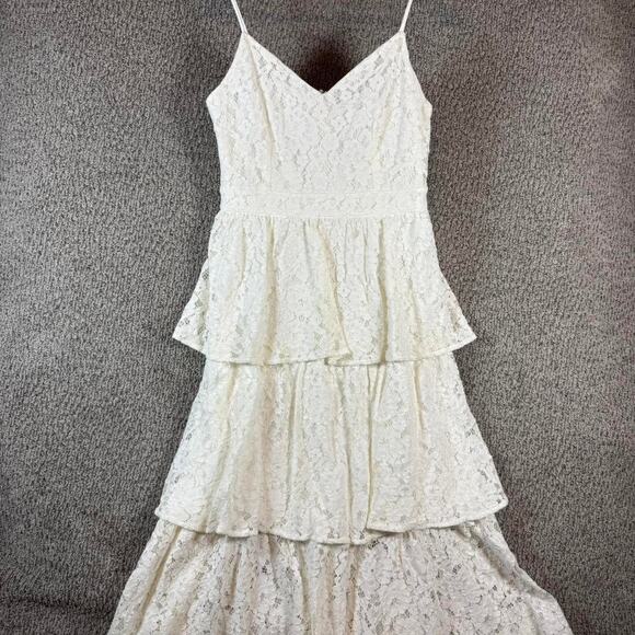 Lulu Dresses & Skirts - White lace tiered midi dress
